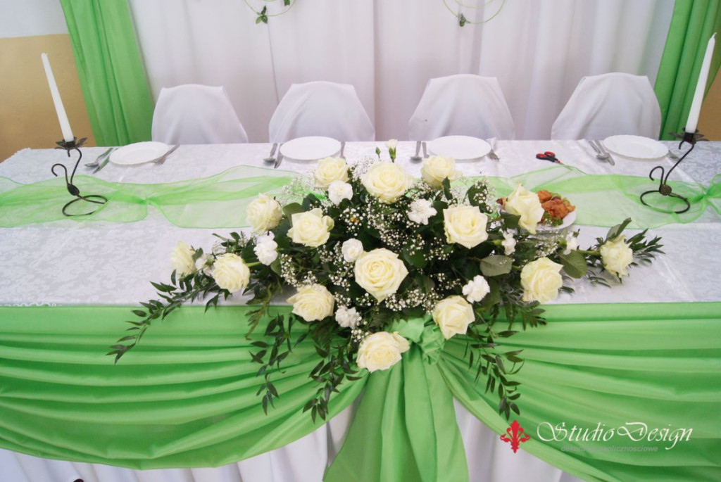 dekoracja stołu świeżymi kwiatami 2014