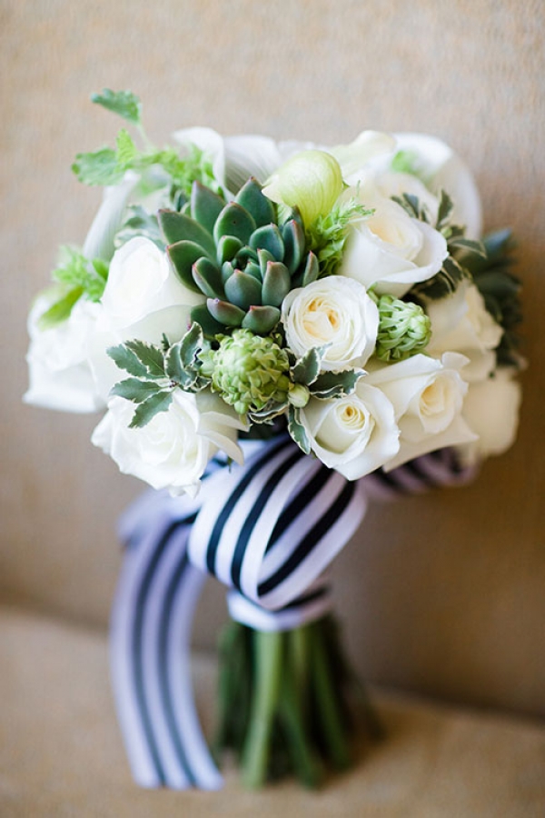 brides.com szmaragdowy bukiet ślubny