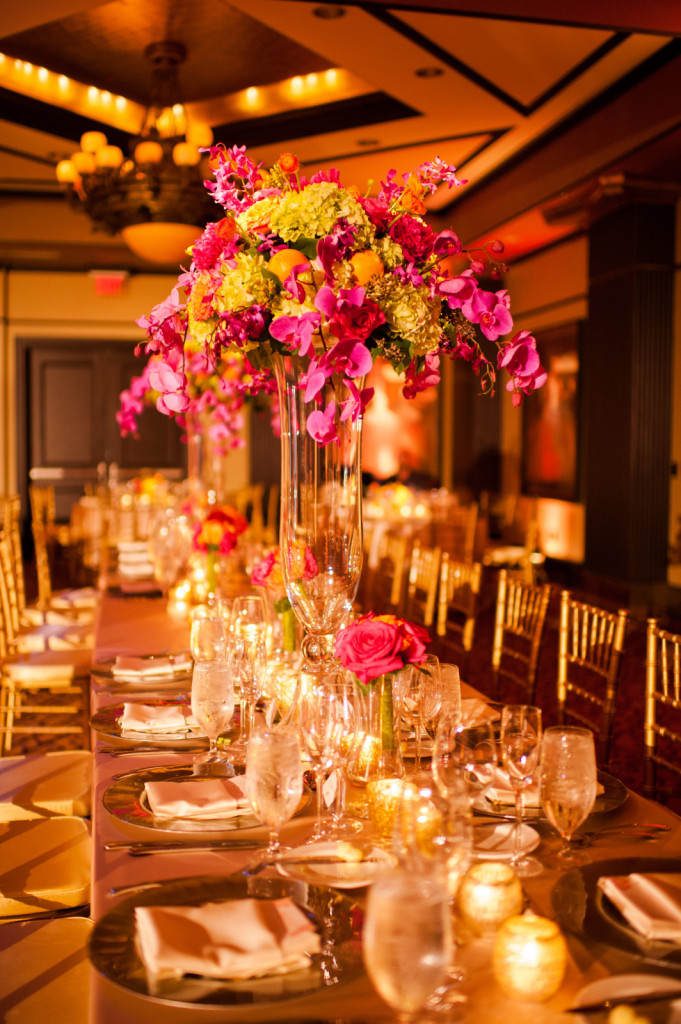 kathy-thomas-photography-lee-james-floral-table-centerpieces-for-reception-large-glass-vase-ii-orlando-weddings