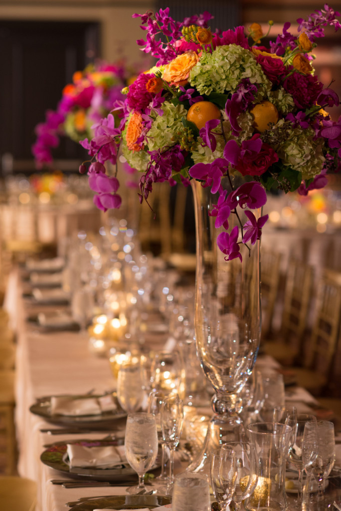 kathy-thomas-photography-lee-james-floral-table-centerpieces-for-reception-large-glass-vase-orlando-weddings