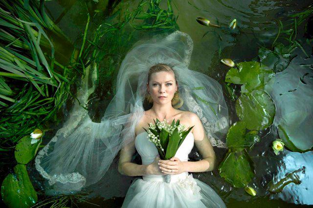 Suknia Kirsten Dunst w filmie Melancholia