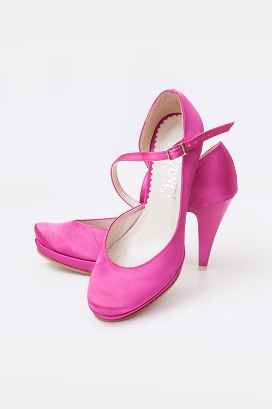 różowe buty ślubne