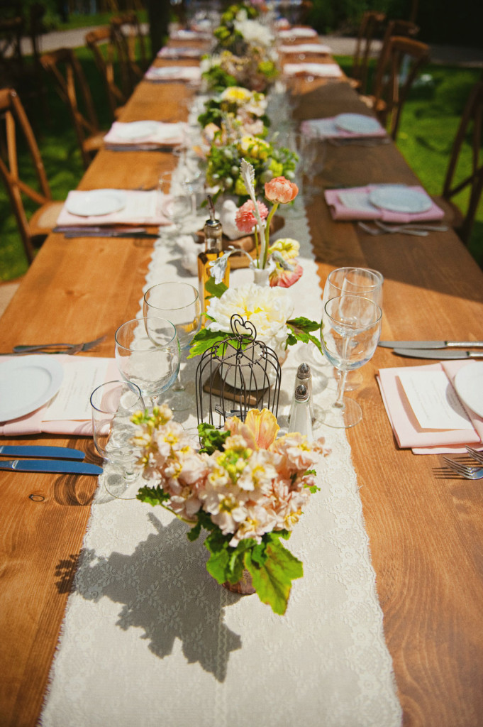 table-runner-rustic-wedding-decor 