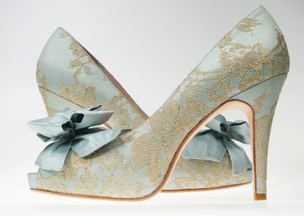 something-blue-wedding-inspiration-bridal-style-spotting-shoes