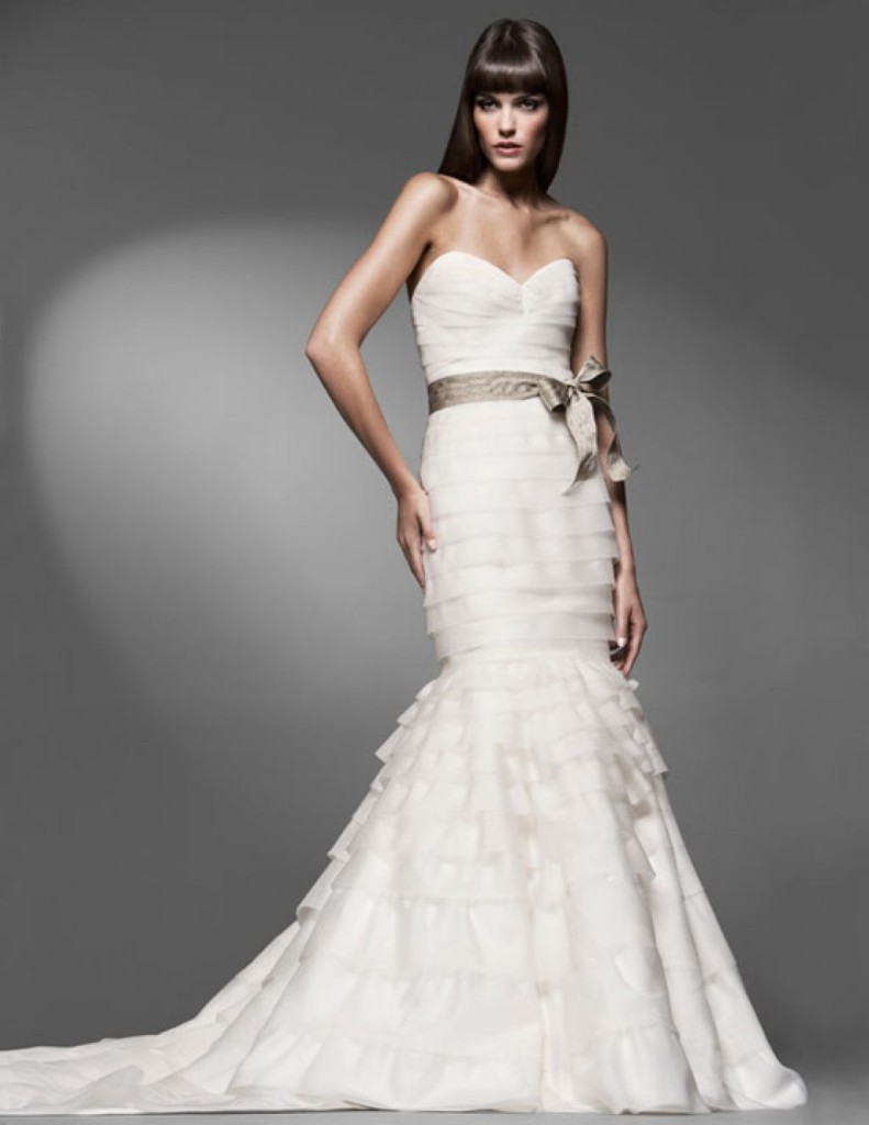 suknia ze srebrnym paskiem