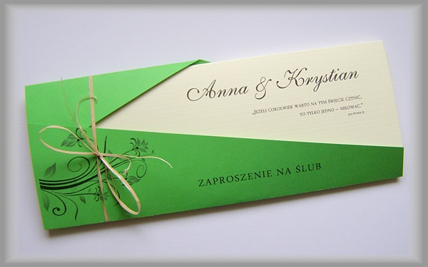 zielona koperta z zaproszeniem na slub