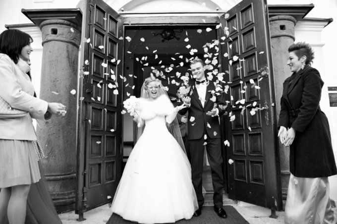 Fot: Łukasz Kuczyński obsypywanie młodej pary